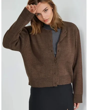 Cardigan tricotat  scurt, cu nasturi, maro, tricot