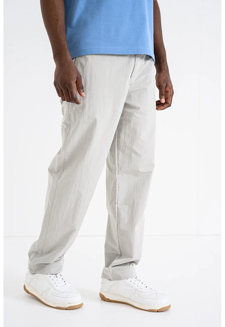 Pantaloni drepti cu o curea in talie, Bej