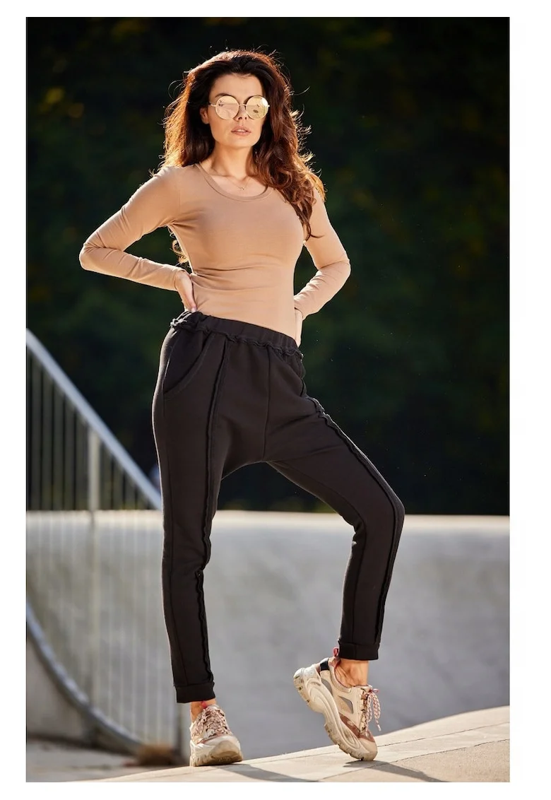 Pantaloni dama, Negru