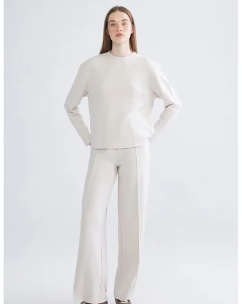 Pantaloni de trening cu croiala relaxed-fit si detalii pensa, Alb murdar