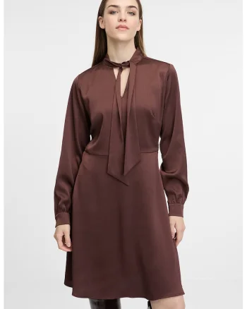 Rochie cu croiala in A si guler cu funda din panglici, Maro cognac
