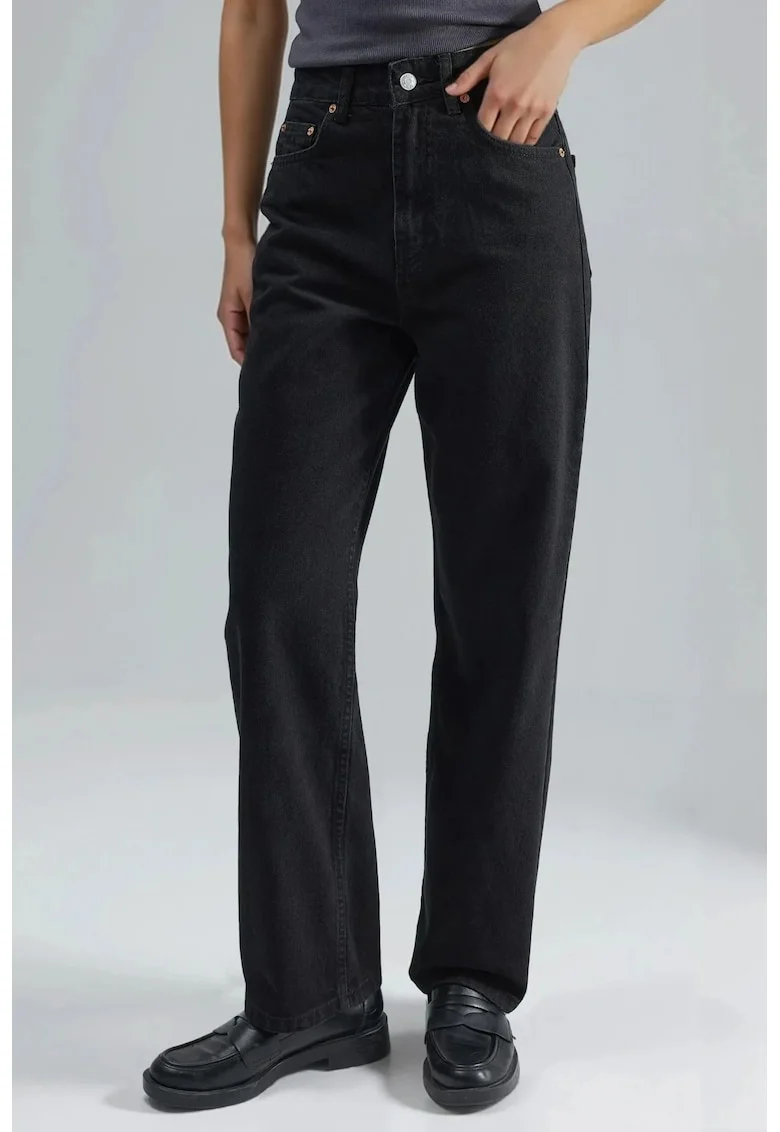 Blugi dama  negru, Negru