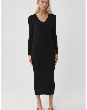 Rochie maxi,  decolteu in V, neagra, tricot,