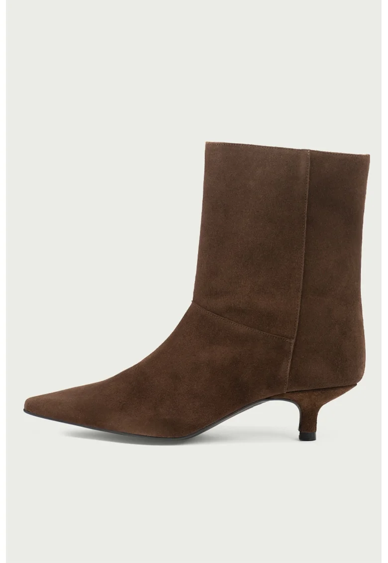 Botine de piele intoarsa, Maro inchis