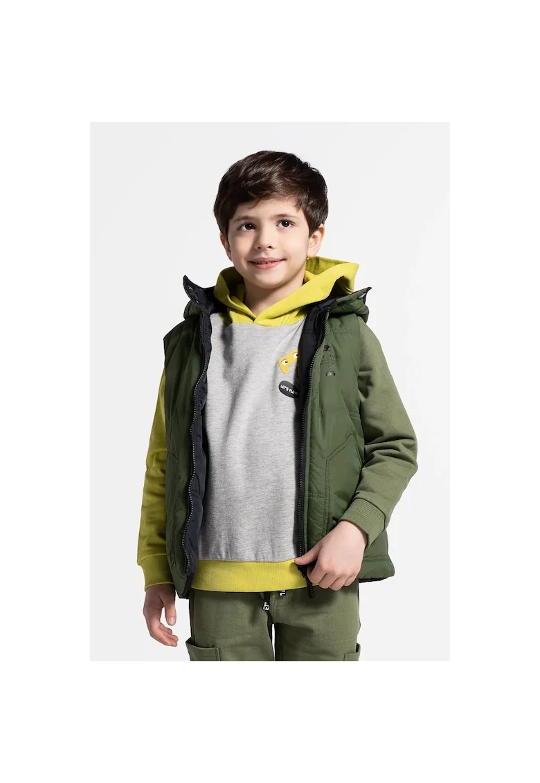 Vesta  verde/negru, material rezistent, pentru baieti, ideala pentru utilizare zilnica, poliester