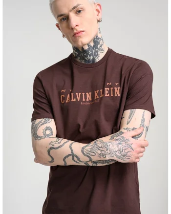 Tricou de bumbac cu decolteu la baza gatului si logo, Maro inchis