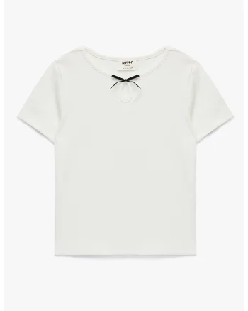 Tricou cu detaliu decupat si aplicatie funda, Alb murdar