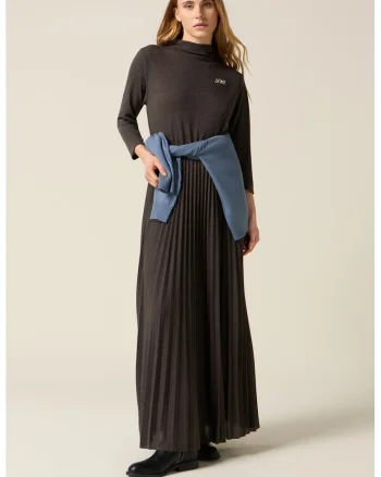 Rochie lunga cu design plisat, Maro inchis