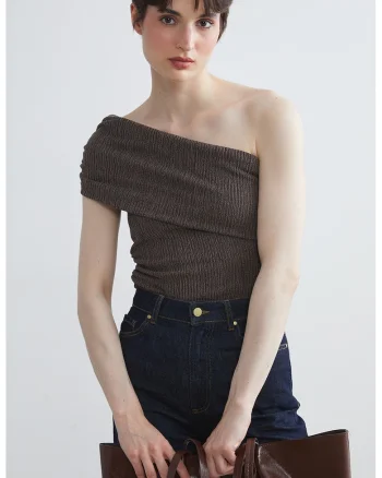 Bluza texturata cu decolteu pe un umar, Maro inchis