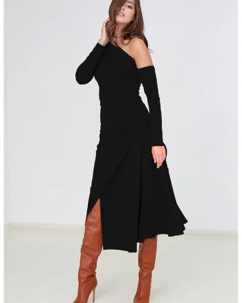 Rochie cu terminatie asimetrica si decupaj pe umeri, Negru