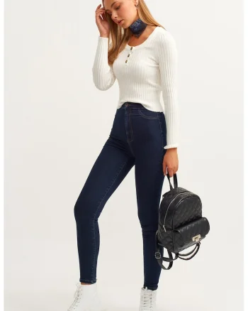 Pulover striat cu decolteu henley, Alb