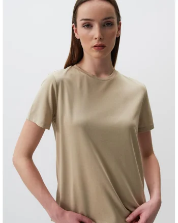 Tricou din amestec de modal cu decolteu la baza gatului