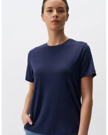 Tricou din amestec de modal cu decolteu la baza gatului