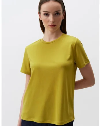 Tricou din amestec de modal cu decolteu la baza gatului