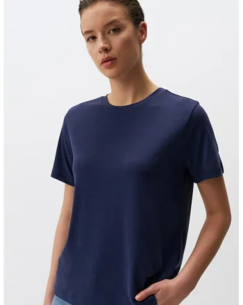 Tricou din amestec de modal cu decolteu la baza gatului