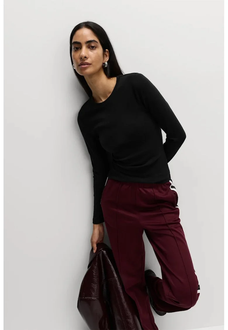 Bluza slim-fit cu decolteu la baza gatului, Negru