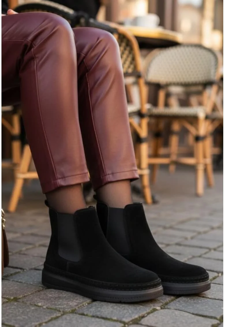 Ghete Chelsea din piele intoarsa, Negru