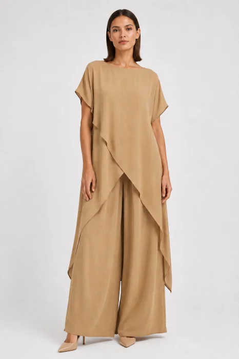 Compleu dama elegant din vascoza cu tunica asimetrica si pantaloni palazzo, camel