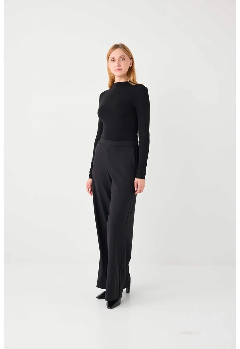 Pantaloni cu croiala ampla si banda elastica in talie, Negru