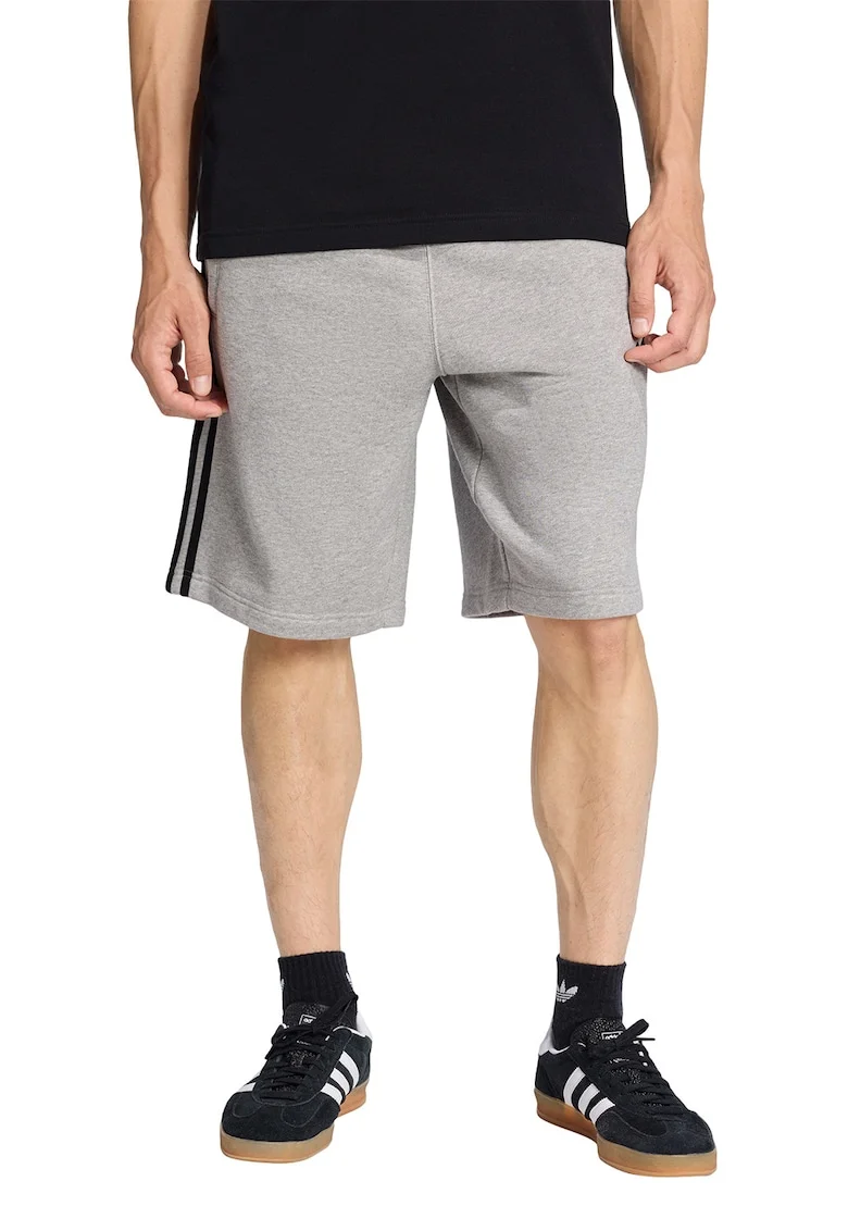 Pantaloni scurti de bumbac cu logo brodat si benzi contrastante, Gri melange