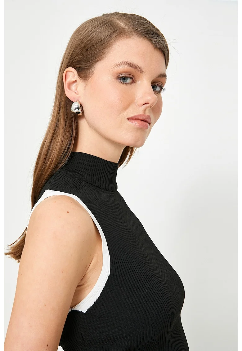 Top crop cu guler inalt, Negru
