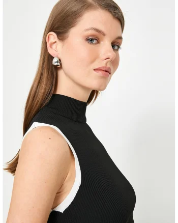 Top crop cu guler inalt, Negru