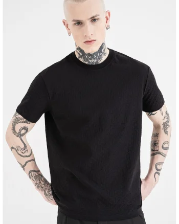 Tricou cu decolteu la baza gatului si logo, Negru