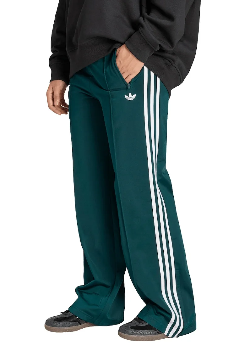 Pantaloni de trening cu croiala ampla si slituri laterale, Alb/Verde inchis