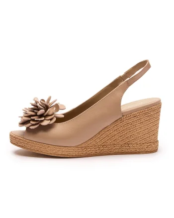 Sandale din piele cu bareta slingback talpa wedge si aplicatie florala Gwen, Bej