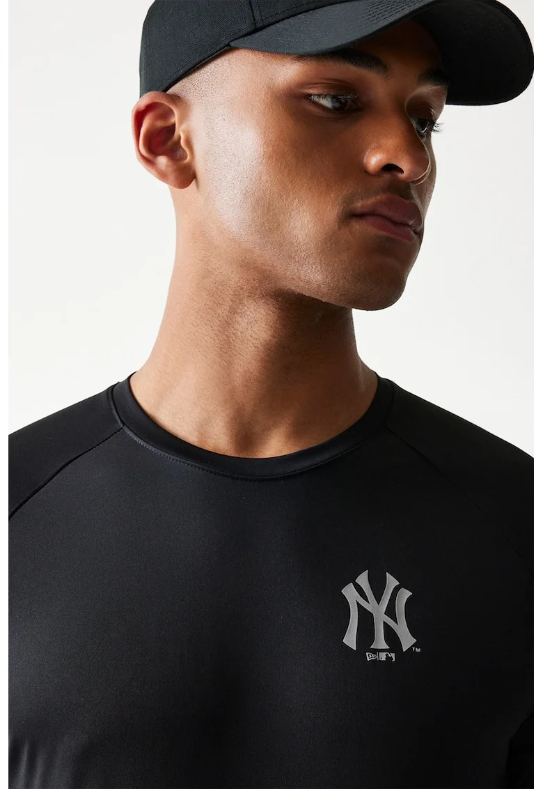 Tricou cu decolteu la baza gatului Core Plus, Negru