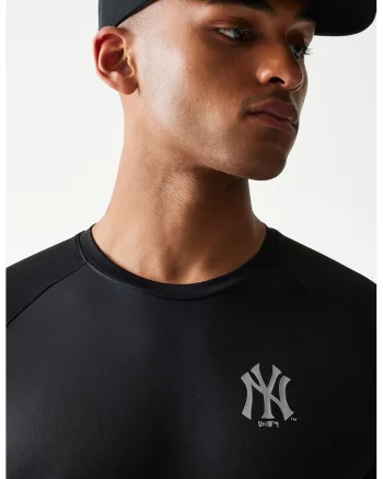 Tricou cu decolteu la baza gatului Core Plus, Negru