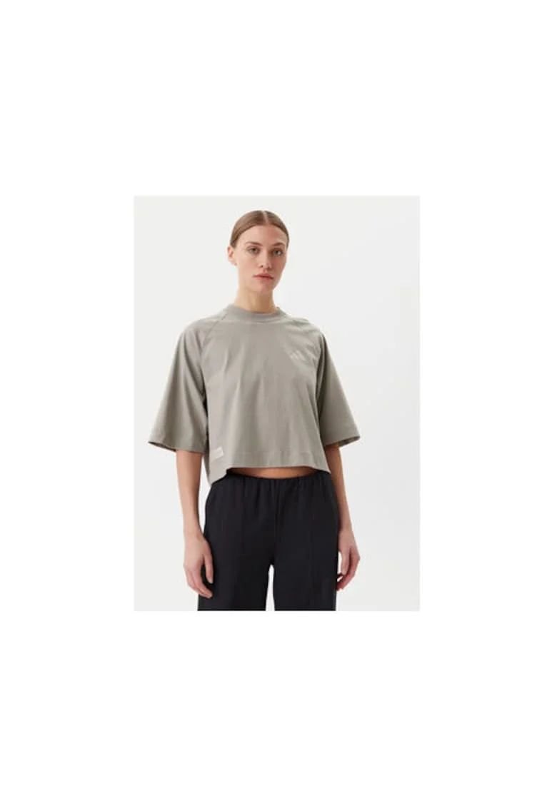 Tricou crop lifestyle