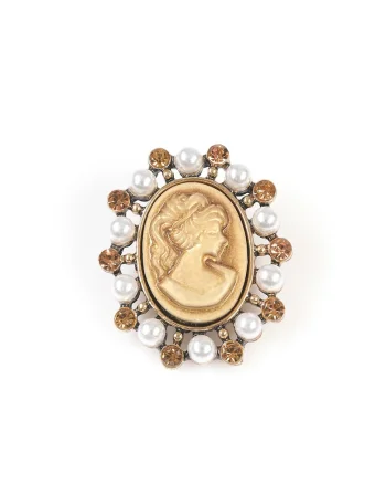 Brosa martisor Dama cu Camelii cu perle si pietre