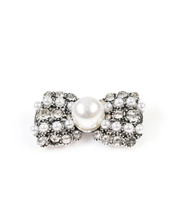 Brosa martisor funda argintie cu perle