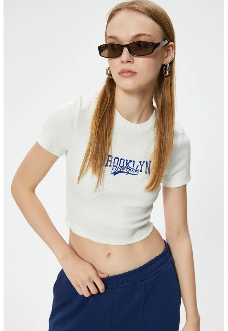 Tricou crop slim fit cu imprimeu pe spate, Alb/Albastru indigo