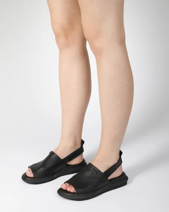 Sandale cu talpa joasa din piele,