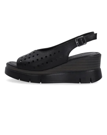 Sandale cu talpa wedge si partea superioara perforata