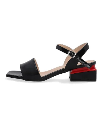 Sandale elegante din piele lacuita cu varf patrat