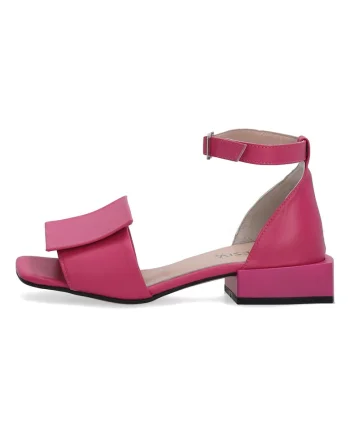 Sandale din piele cu design geometric