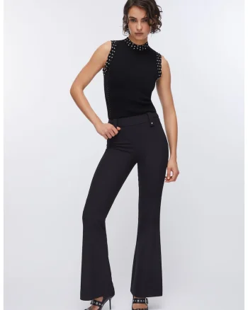 Pantaloni evazati cu model uni, Negru