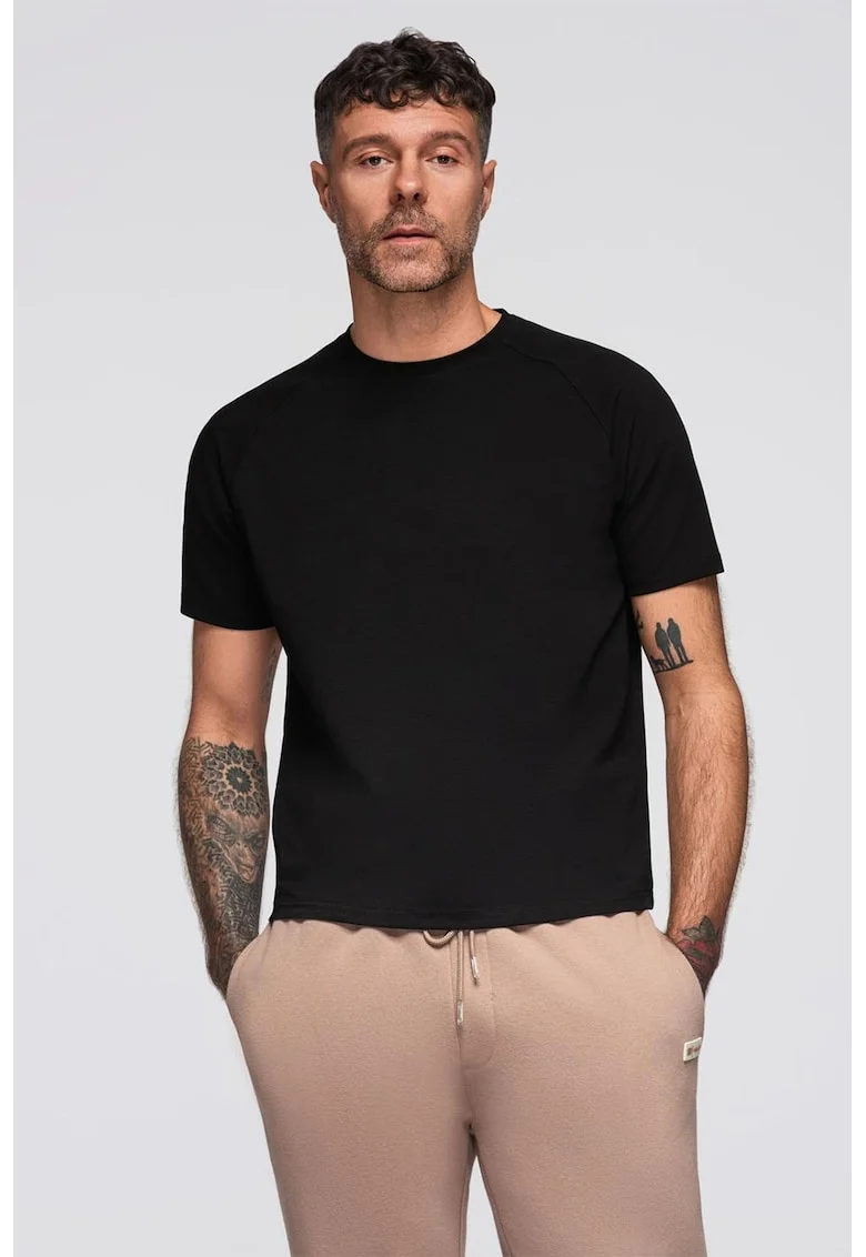 Tricou din amestec de bumbac cu maneci raglan, Negru