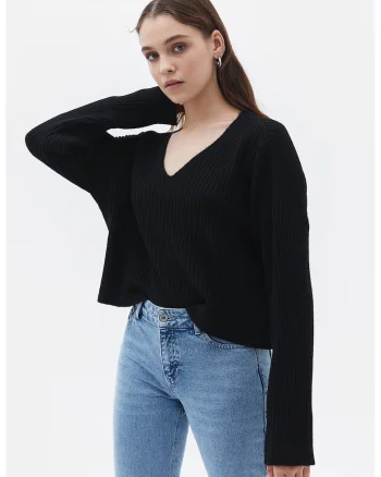Pulover lejer cu decolteu in V, Negru