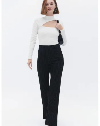 Bluza cambrata cu decolteu decupat, Alb