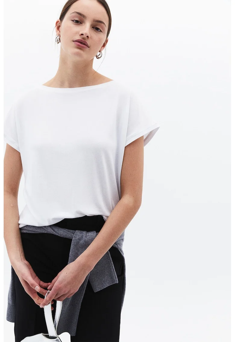 Tricou cu model uni si decolteu barcuta, Alb
