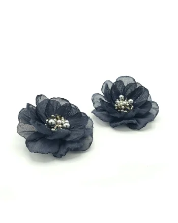 Cercei floare cu clips,  Gianna, voal gri inchis, mijloc perle si cristale argintii