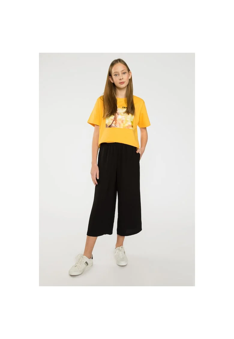 Pantaloni trei sferturi largi cu talie elastica,