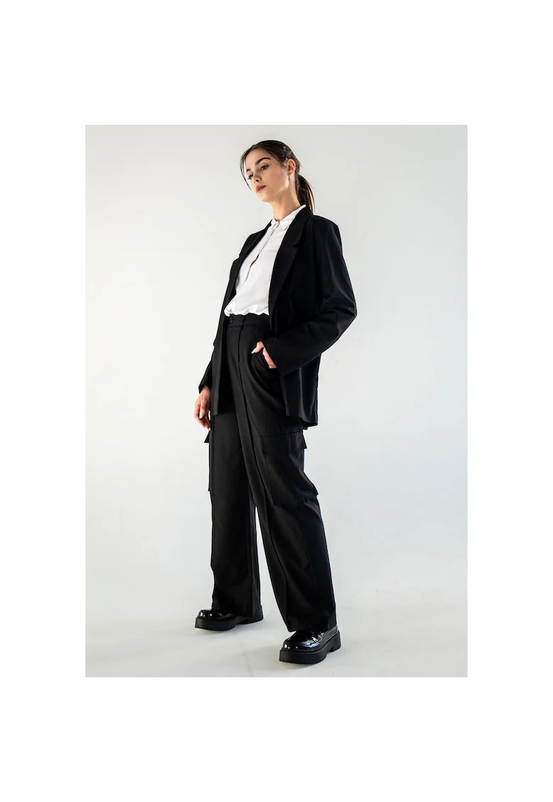 Pantaloni cargo cu croiala ampla,