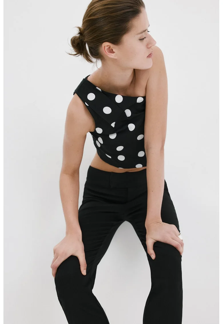 Top crop de in si lyocell cu decolteu pe un umar, Alb/Negru