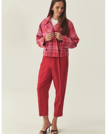 Pantaloni crop cu croiala conica si detalii cu pensa, Rosu
