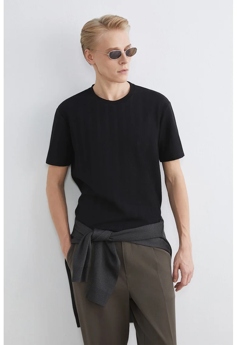 Tricou uni cu decolteu la baza gatului, Negru